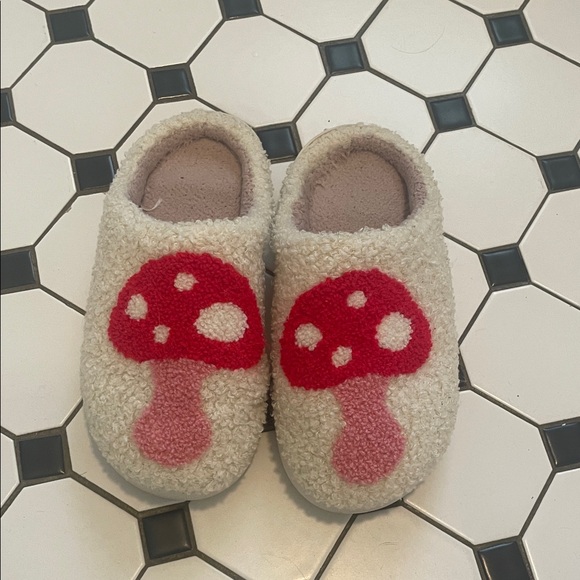 Cozy Mushroom Slippers - Picture 1 of 2